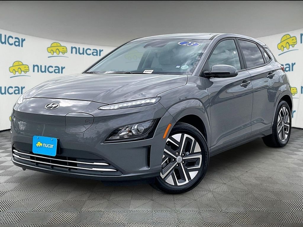 Used 2023 Gray Hyundai SE image 3