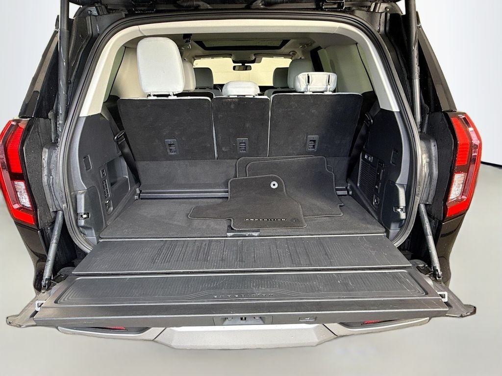 Used 2025 Agate Black Metallic Ford Platinum image 28