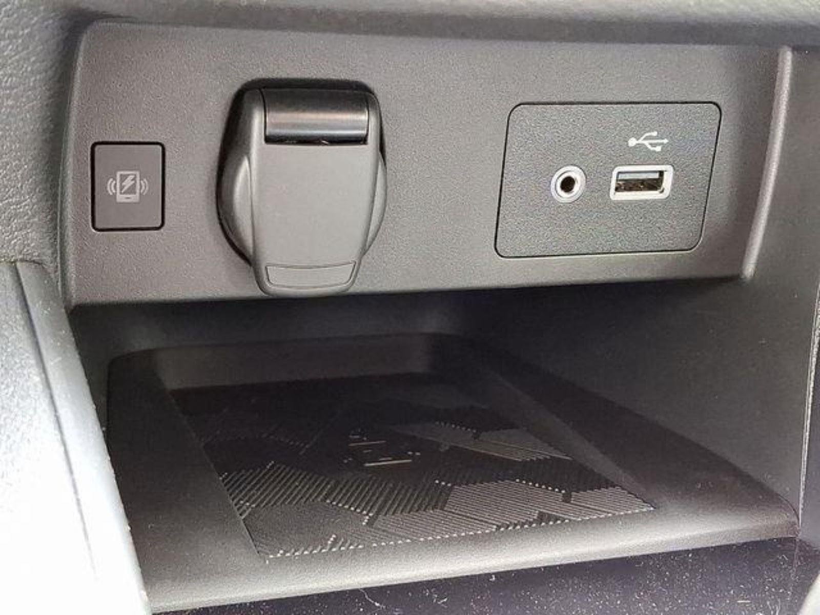 2025 Nissan Versa Sedan SV - Photo 15