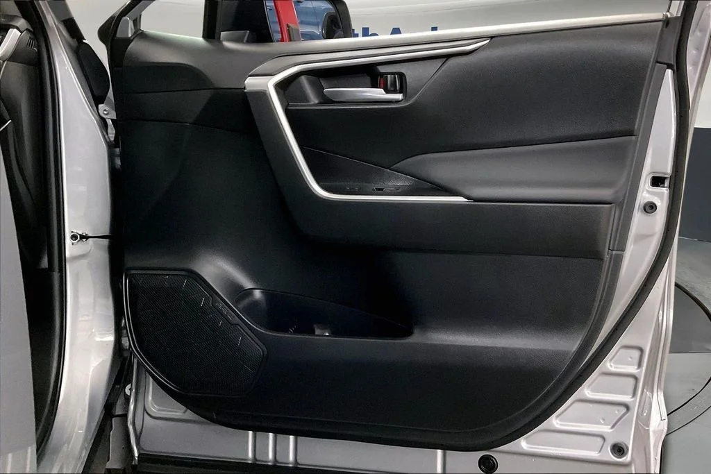 Used 2025 Silver Toyota XLE image 28