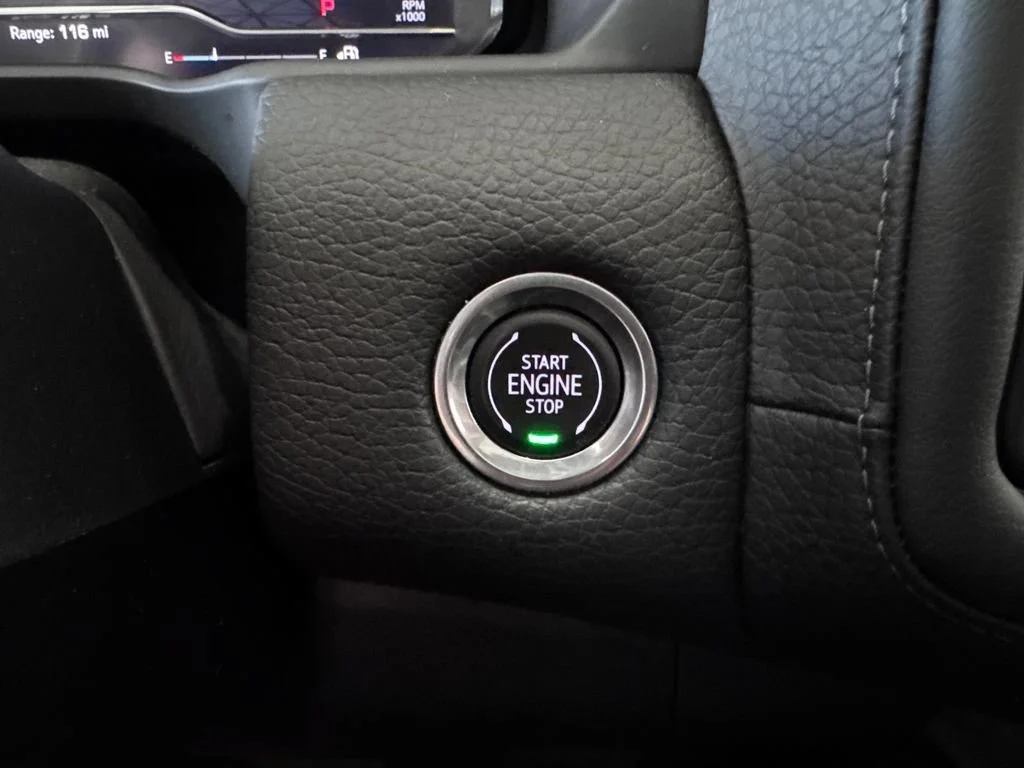 Used 2022 Onyx Black GMC Denali image 25