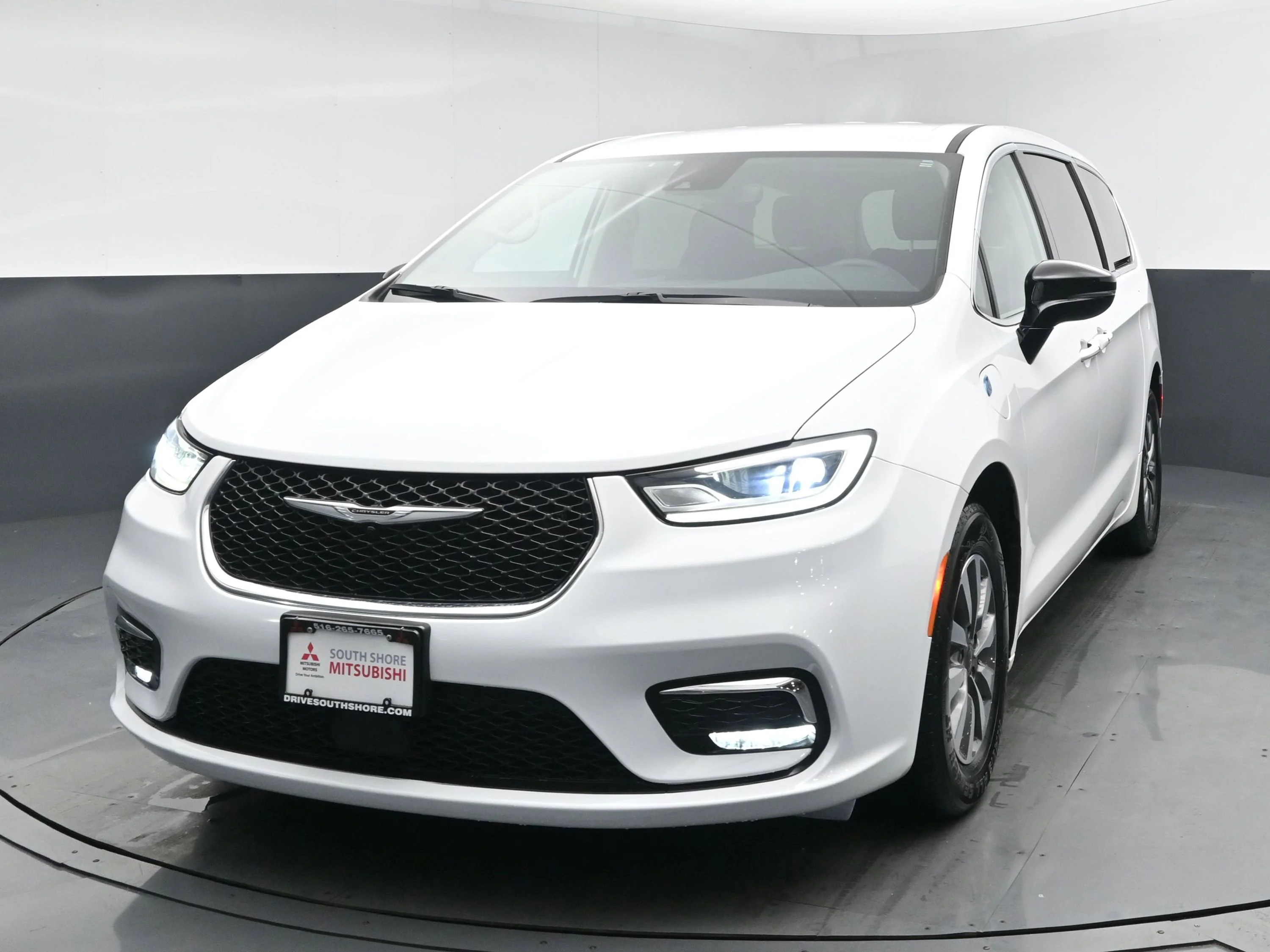 2024 Chrysler Pacifica Hybrid Select PHEV's photo