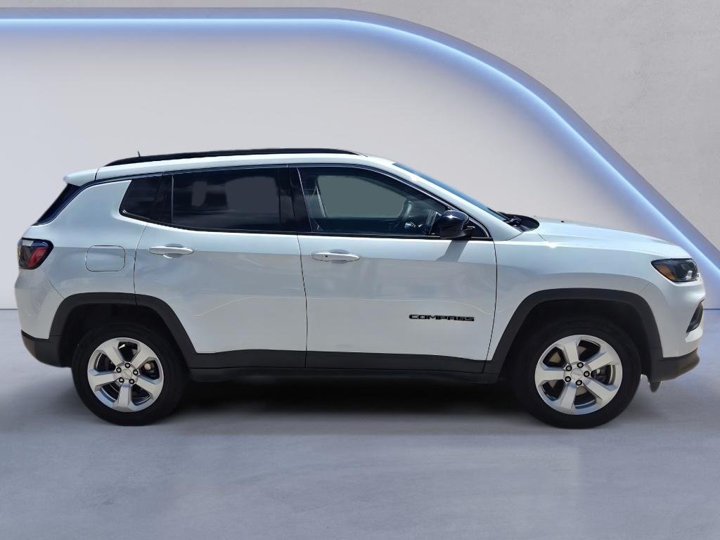 Used 2022 Bright White Clearcoat Jeep Latitude image 6