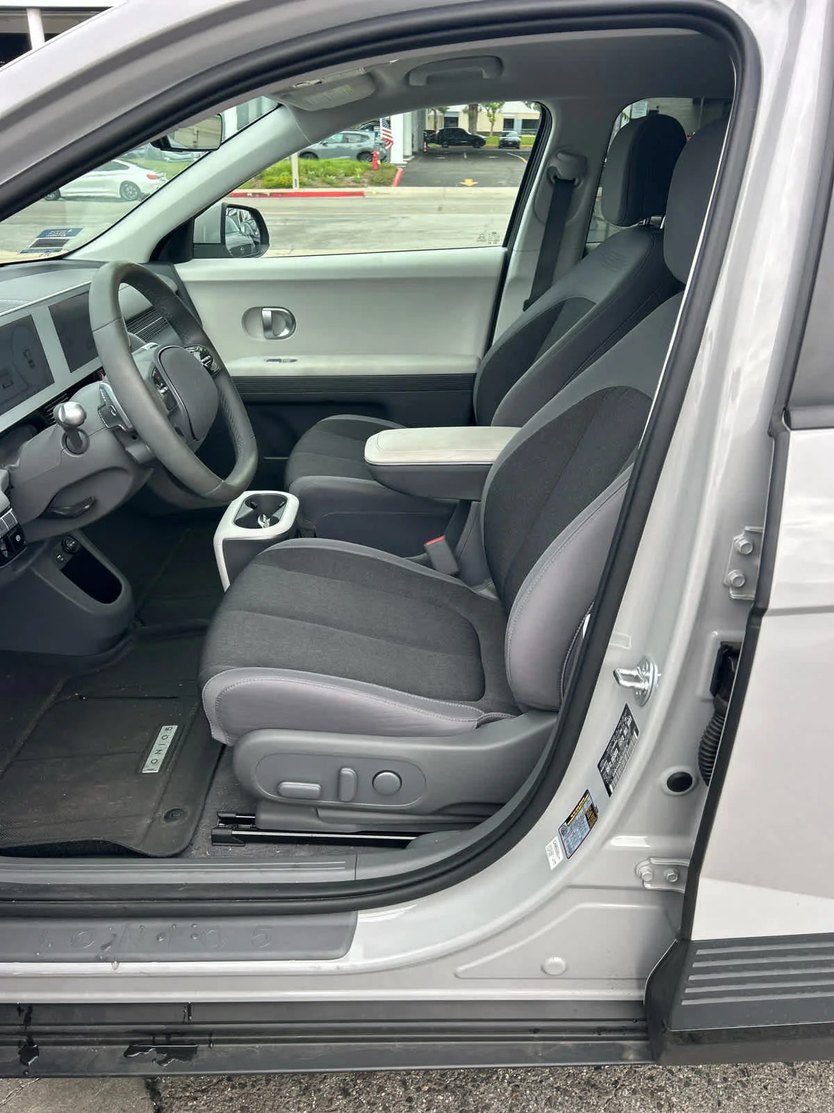 Used 2024 CYBER GRAY HYUNDAI SEL image 2