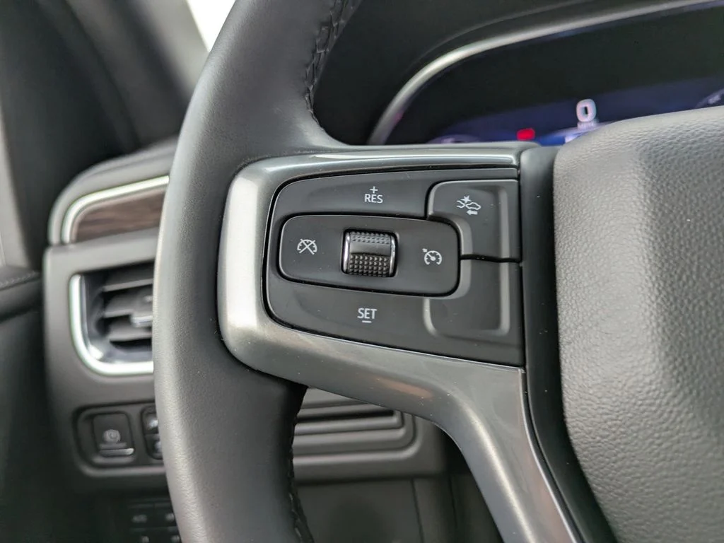 Used 2023 Gray Chevrolet Z71 image 27