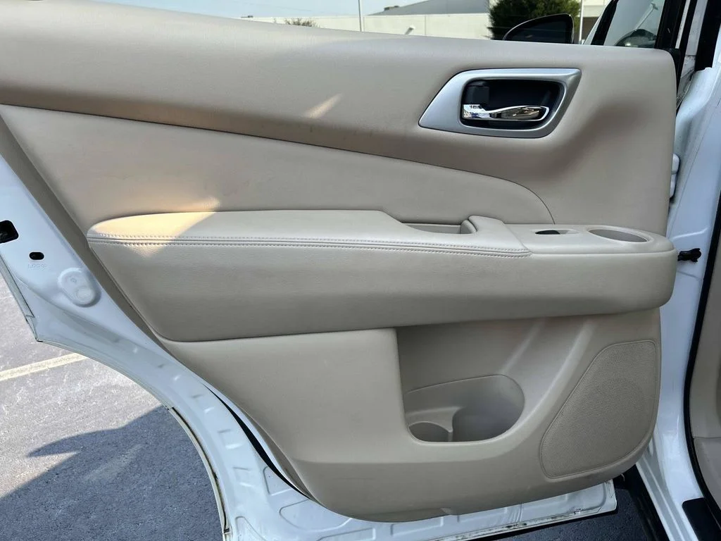 Used 2015 White Nissan SL image 13