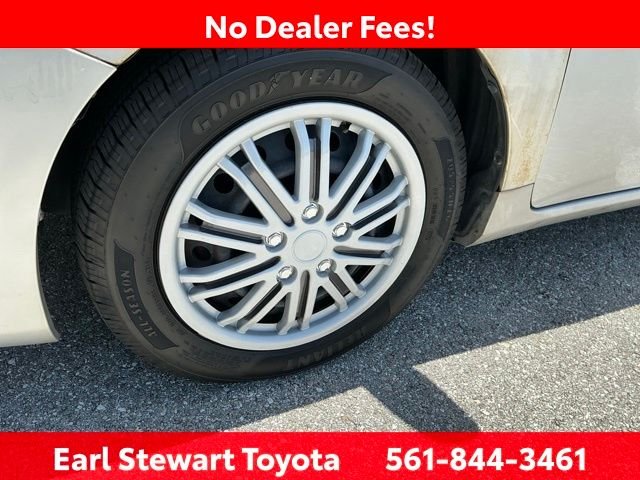Used 2013 Silver Toyota LE image 31