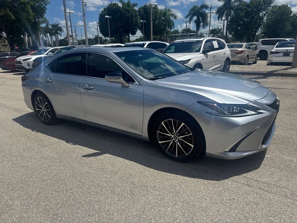 2025 Lexus ES