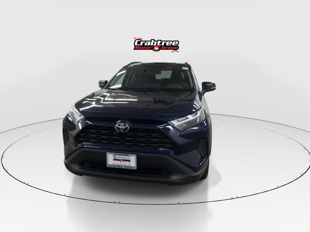 Used 2025  Toyota XLE image 3
