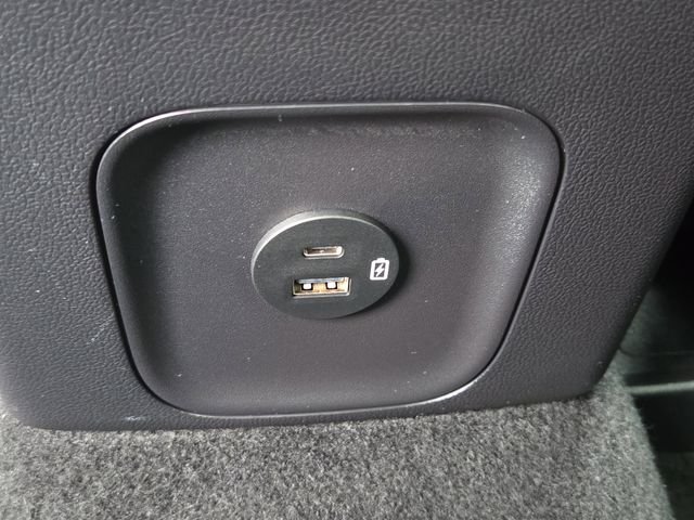 Used 2021 Oxford White Ford SE image 11