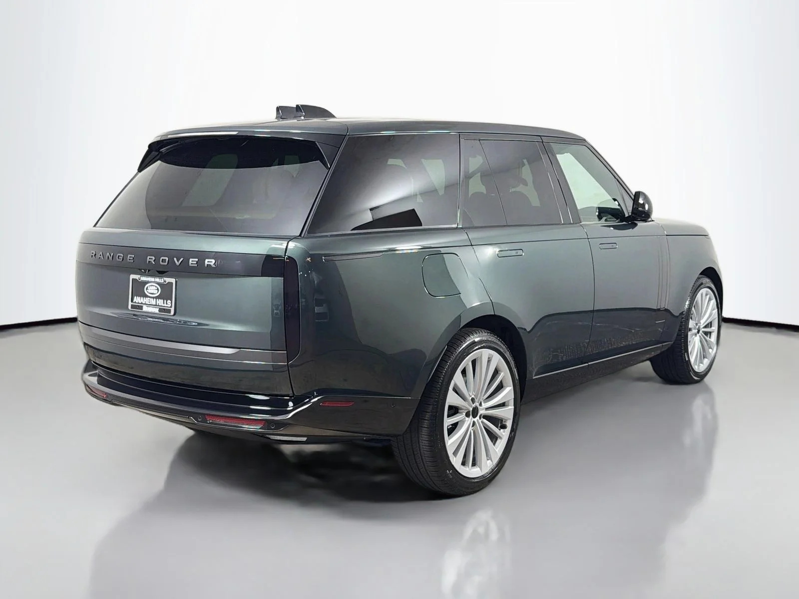 New 2026 Belgravia Green Land Rover SE image 5