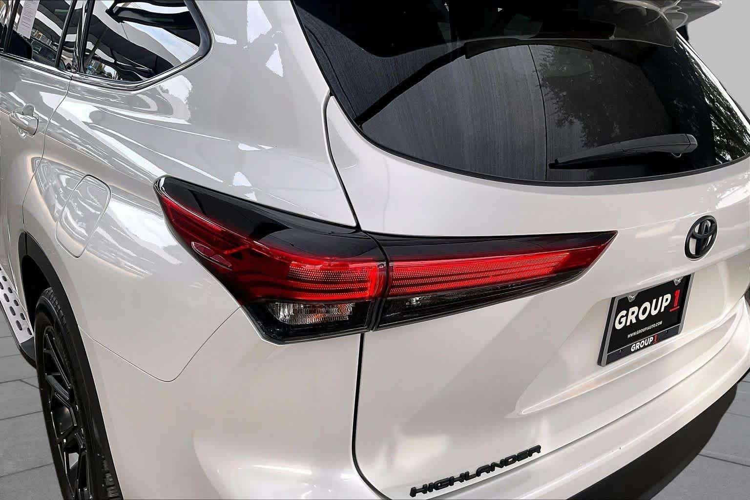 2022 Toyota Highlander L - Photo 28