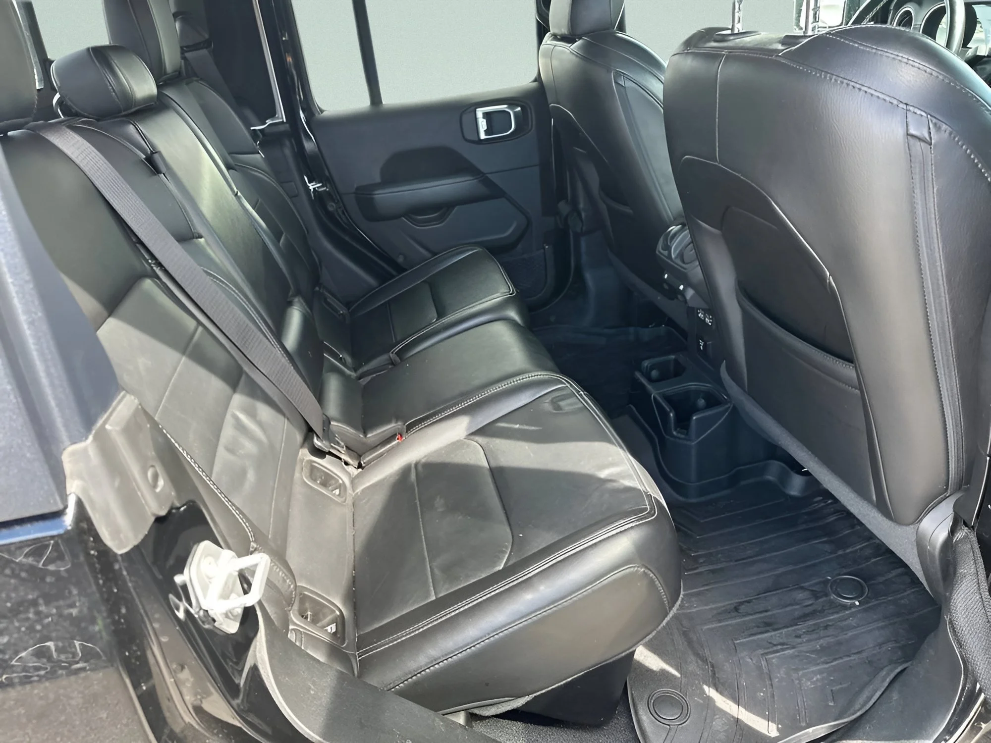 Certified Used 2022 Black Clearcoat Jeep Overland image 13