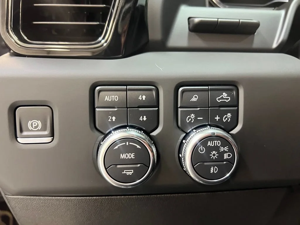 Used 2025 Onyx Black GMC AT4 image 18