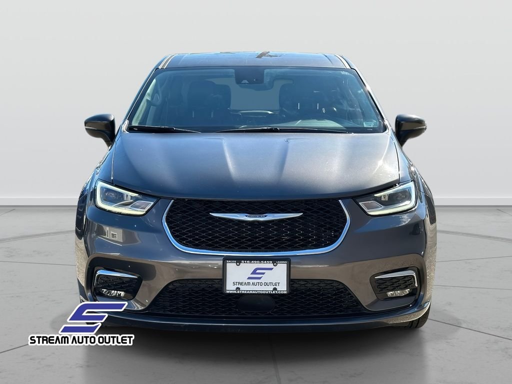 2023 Chrysler Pacifica Touring L photo 2