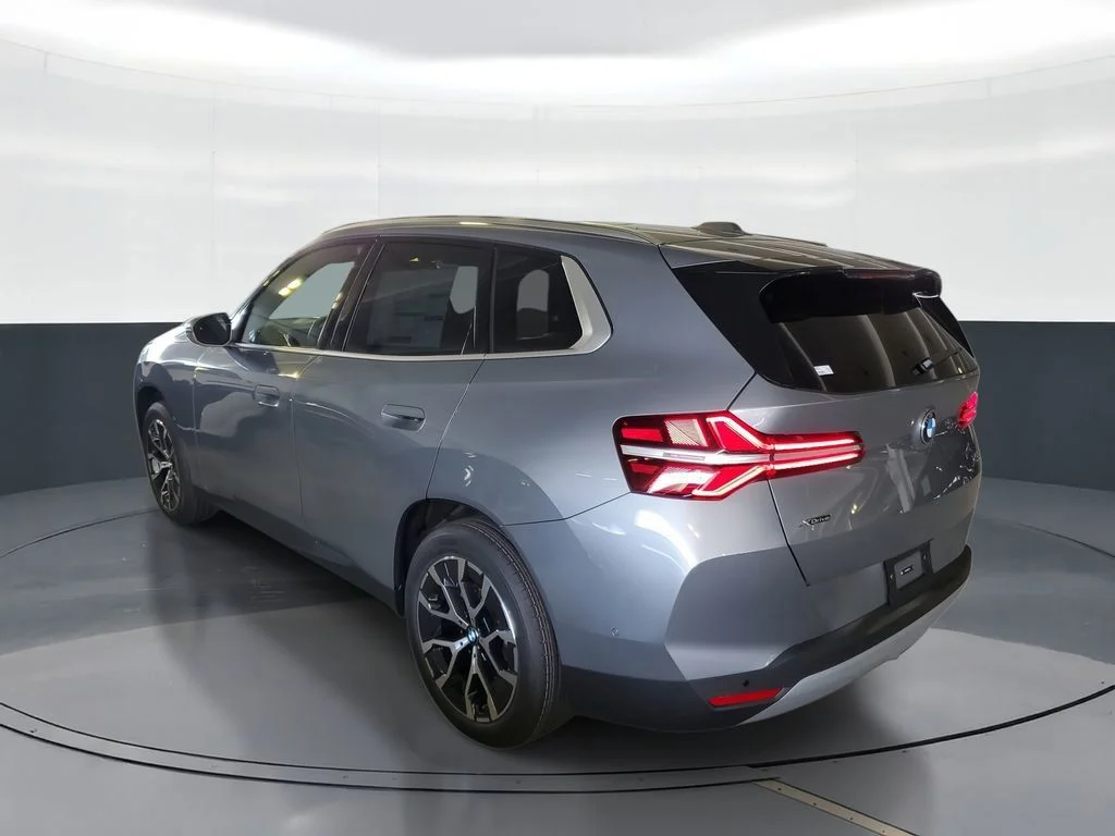 Used 2026 Skyscraper Grey Metallic BMW 30 xDrive image 4