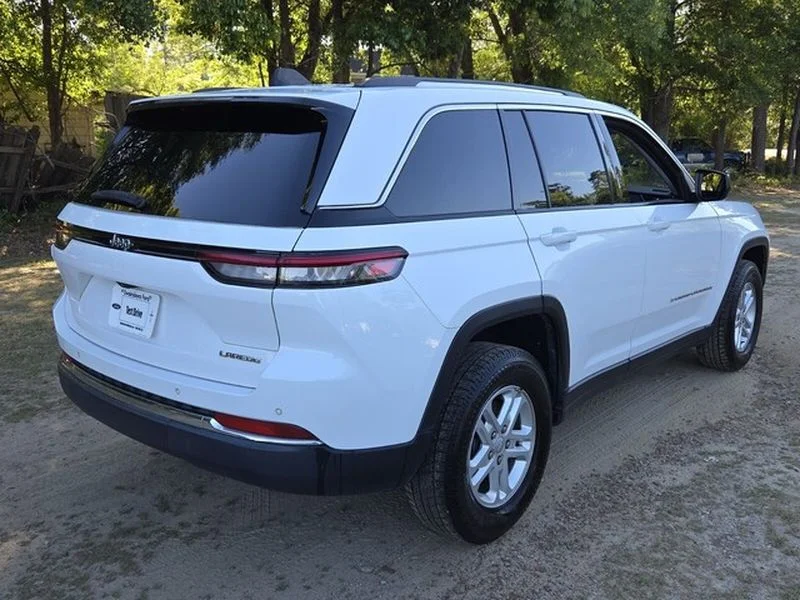 Used 2023 Bright White Clearcoat Jeep Laredo image 13