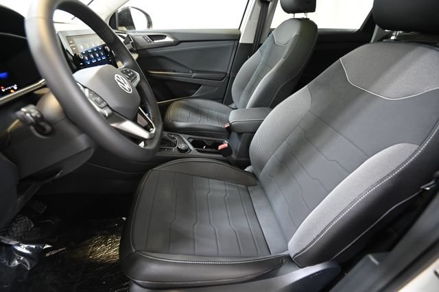 New 2026 White Volkswagen 1.5T SE Black image 7