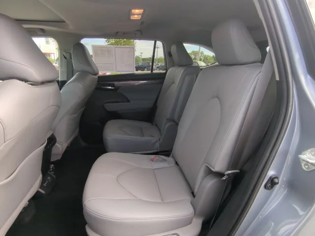 Used 2024  Toyota Limited image 17