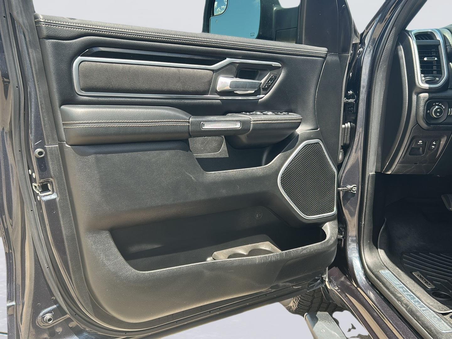 Used 2020 Diamond Black Crystal Pearlcoat Ram Laramie image 8