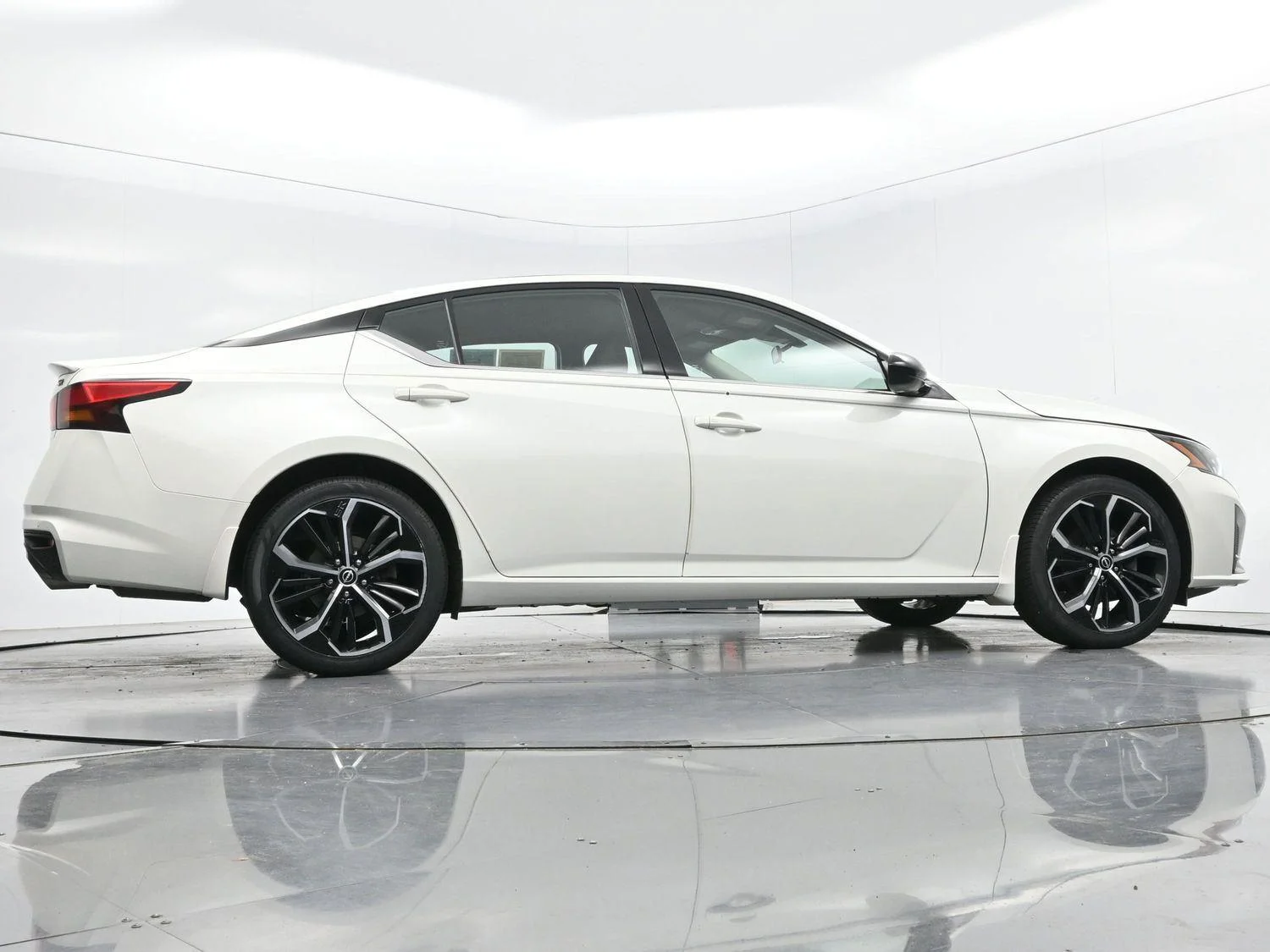 Used 2023 Pearl White Tricoat Nissan 2.5 SR image 47