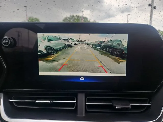 Used 2024 Summit White Chevrolet 2RS image 21