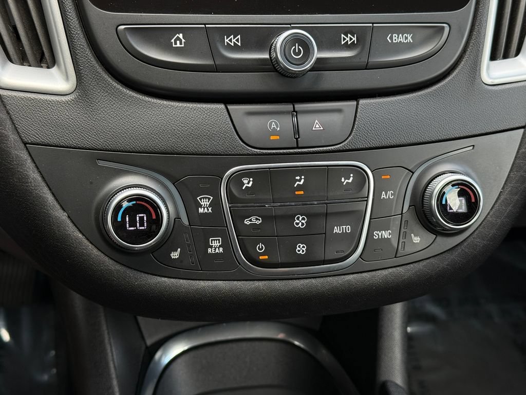 Used 2024 Summit White Chevrolet 1LT image 27