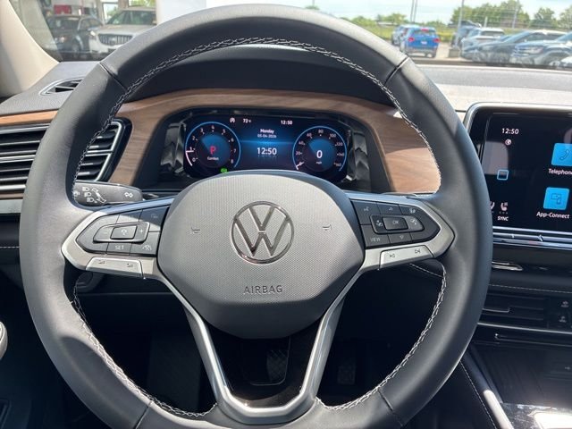 New 2026 Avocado Green Volkswagen 2.0T SE w/Technology image 14