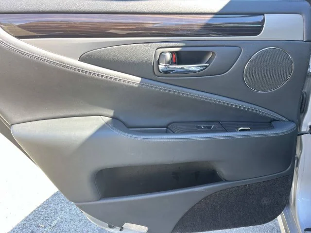 Used 2014 Silver Lexus 460 image 21