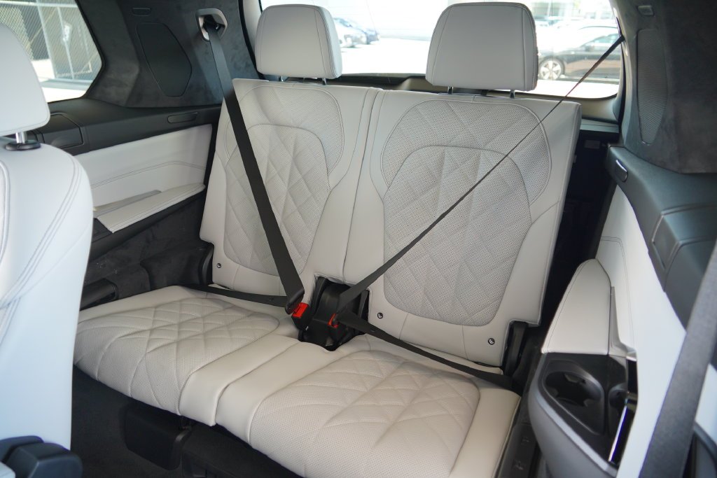 New 2027 Gray Metallic BMW xDrive40i image 30