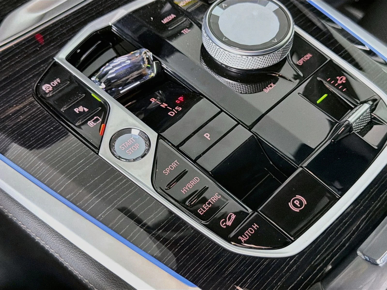 New 2026 Dravit Grey Metallic BMW xDrive50e image 17