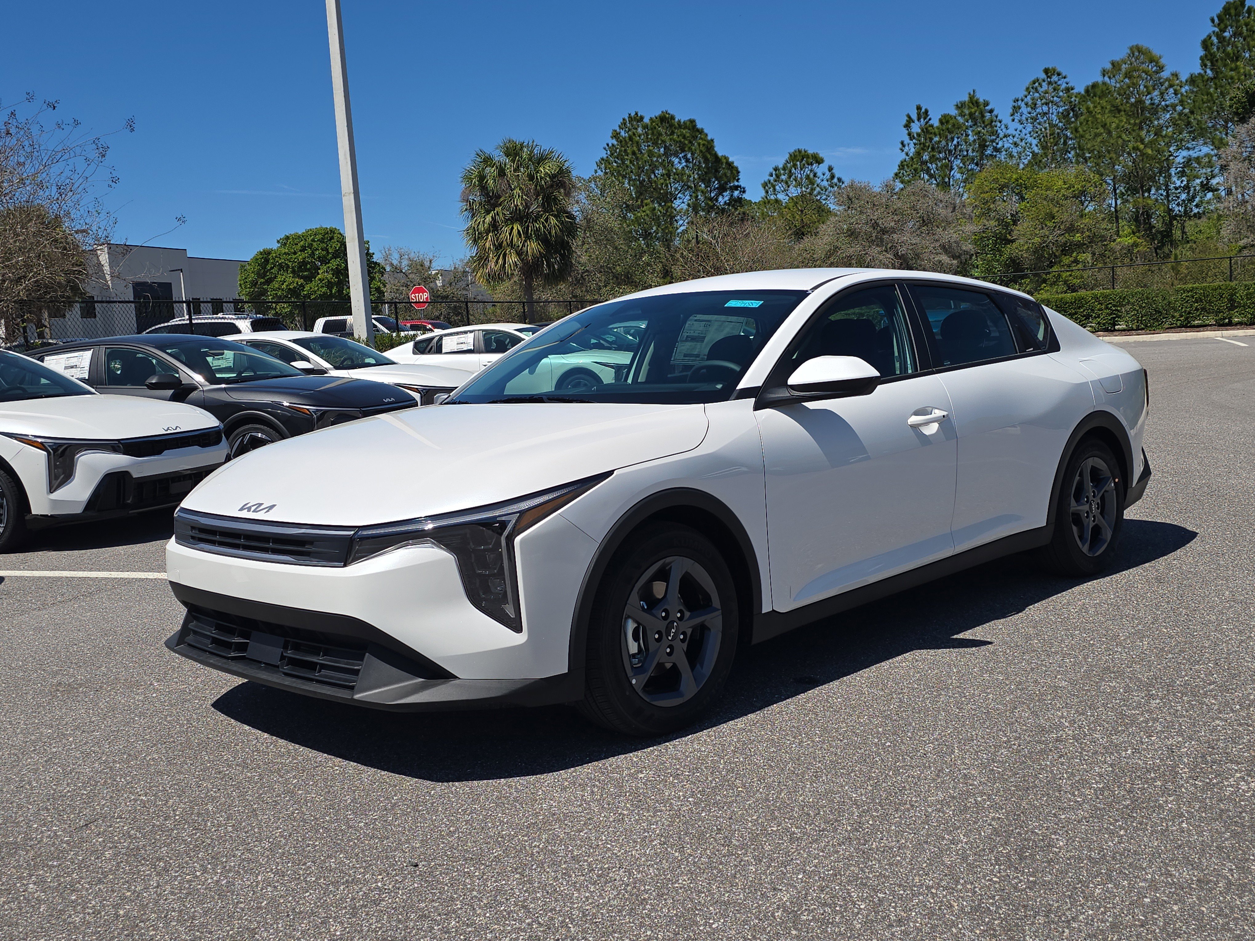 New 2026 Snow White Pearl Kia LXS image 4