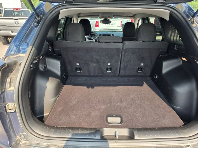 Used 2021 Blue Jeep Latitude image 11