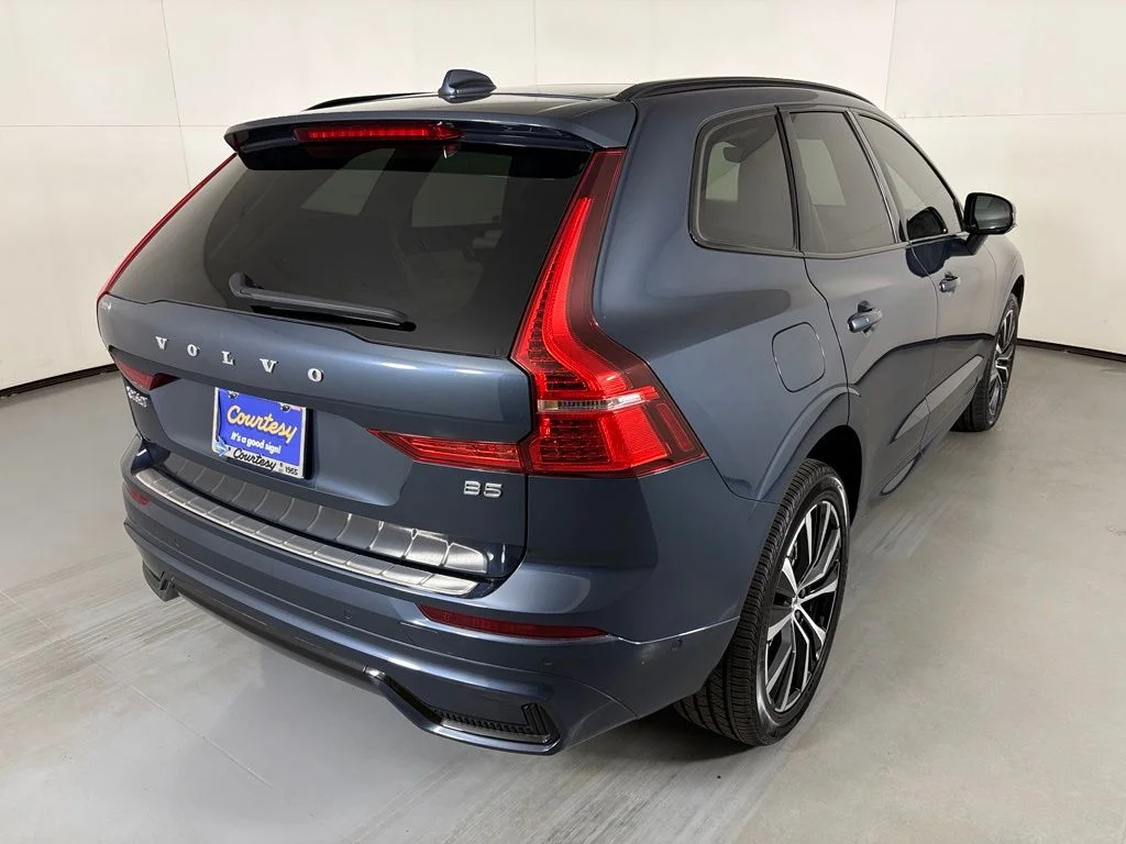 Used 2023 Denim Blue Metallic Volvo Plus image 8