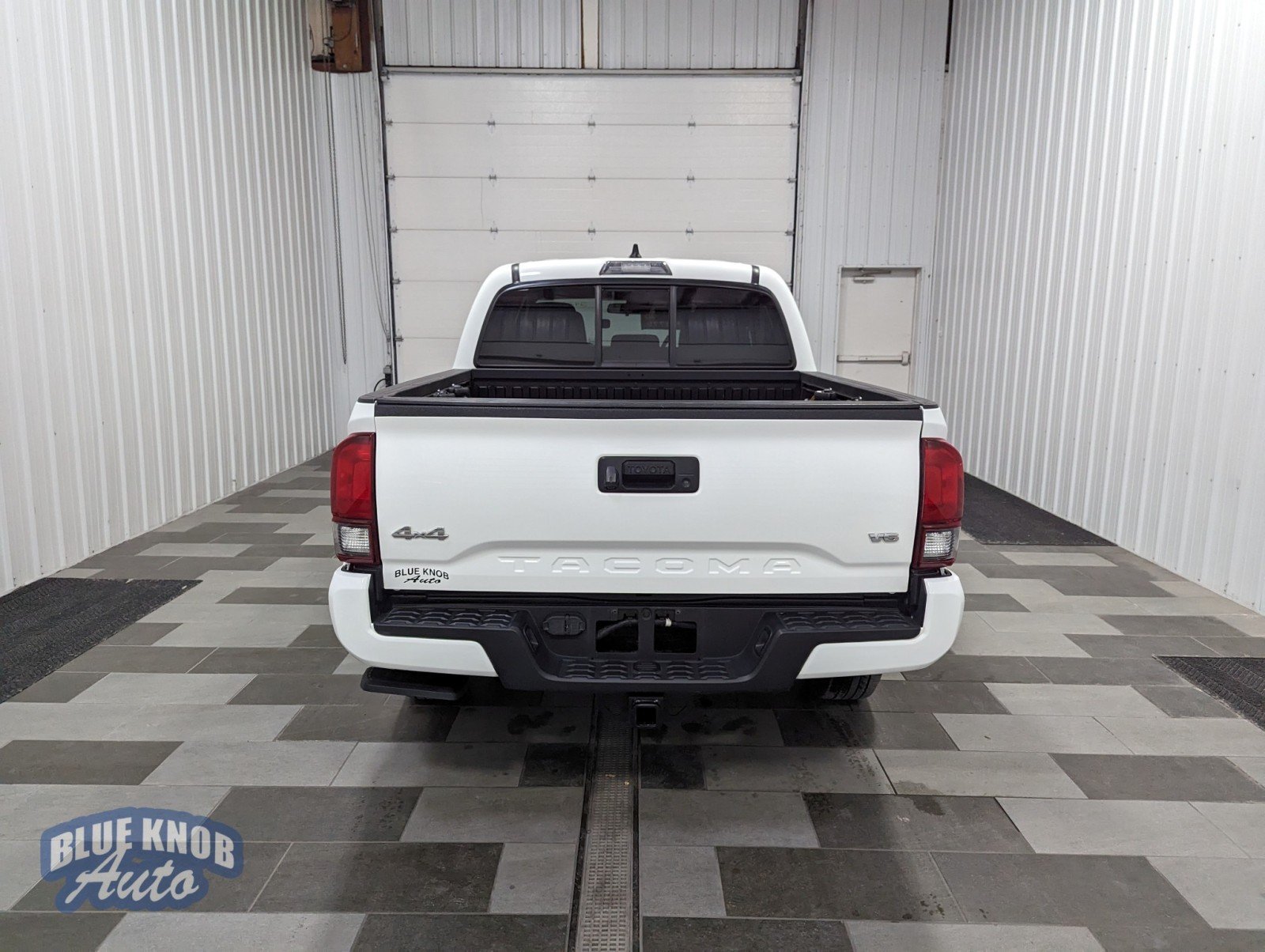 2022 Toyota Tacoma SR photo 3