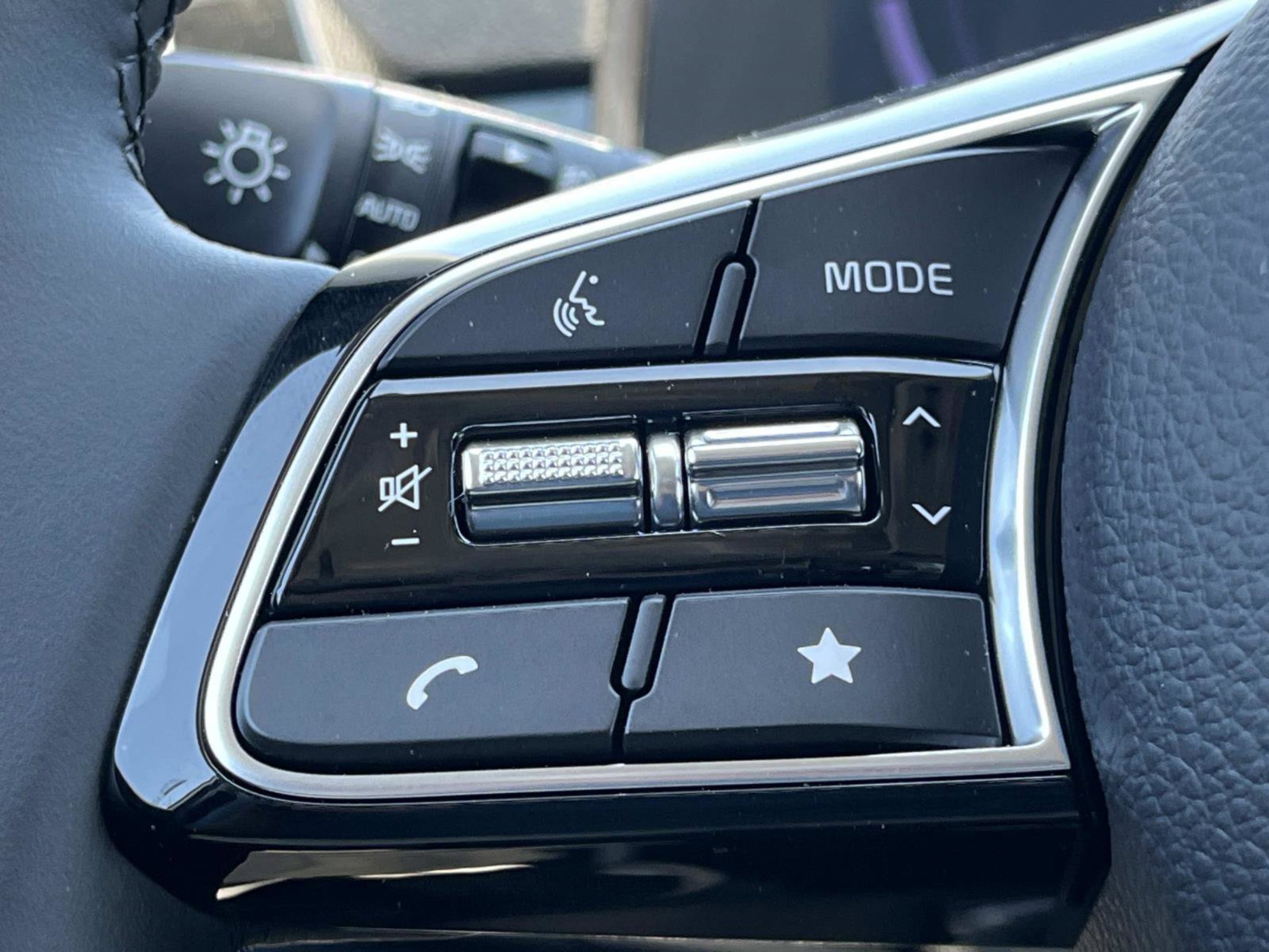 New 2026 Snow White Pearl Kia S image 23