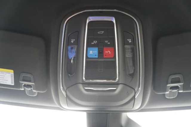 Used 2025  Jeep Laredo X image 38