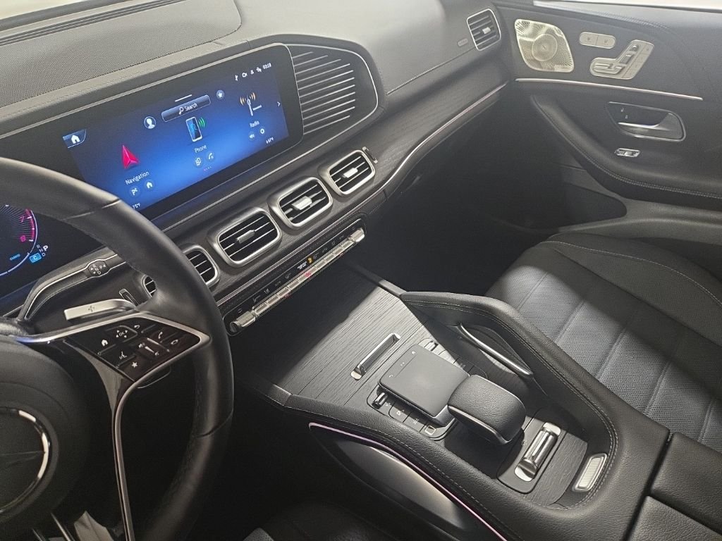 Used 2025 Obsidian Black Metallic Mercedes-Benz GLE 580 image 12