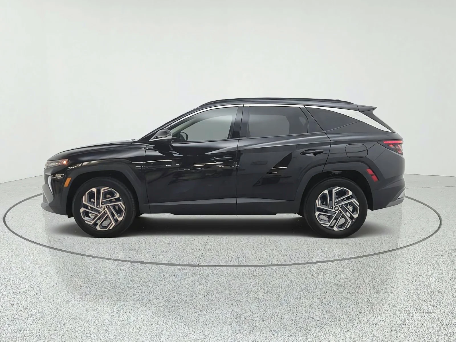 Used 2025 Ash Black Hyundai Limited AWD image 8
