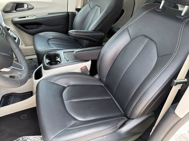 Used 2024 White Chrysler Touring L image 32