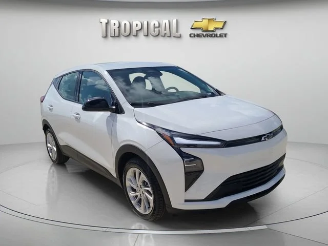 New 2027 Summit White Chevrolet LT image 4