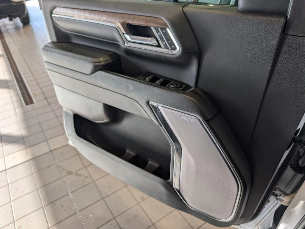 Used 2024 Iridescent Pearl Tricoat Chevrolet High Country image 18