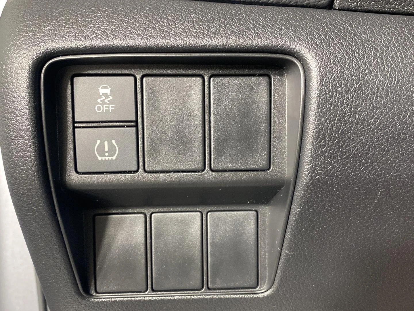 Used 2018 Lunar Silver Metallic Honda LX image 23