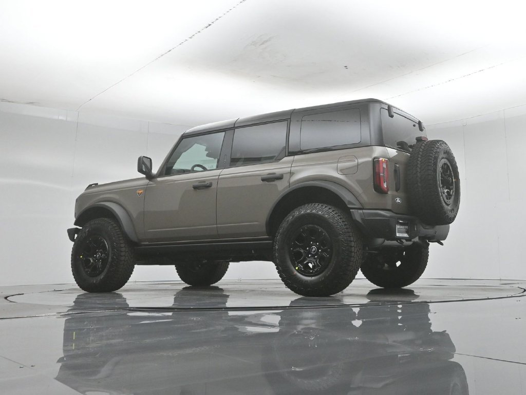 New 2026 Marsh Gray Ford Badlands image 3