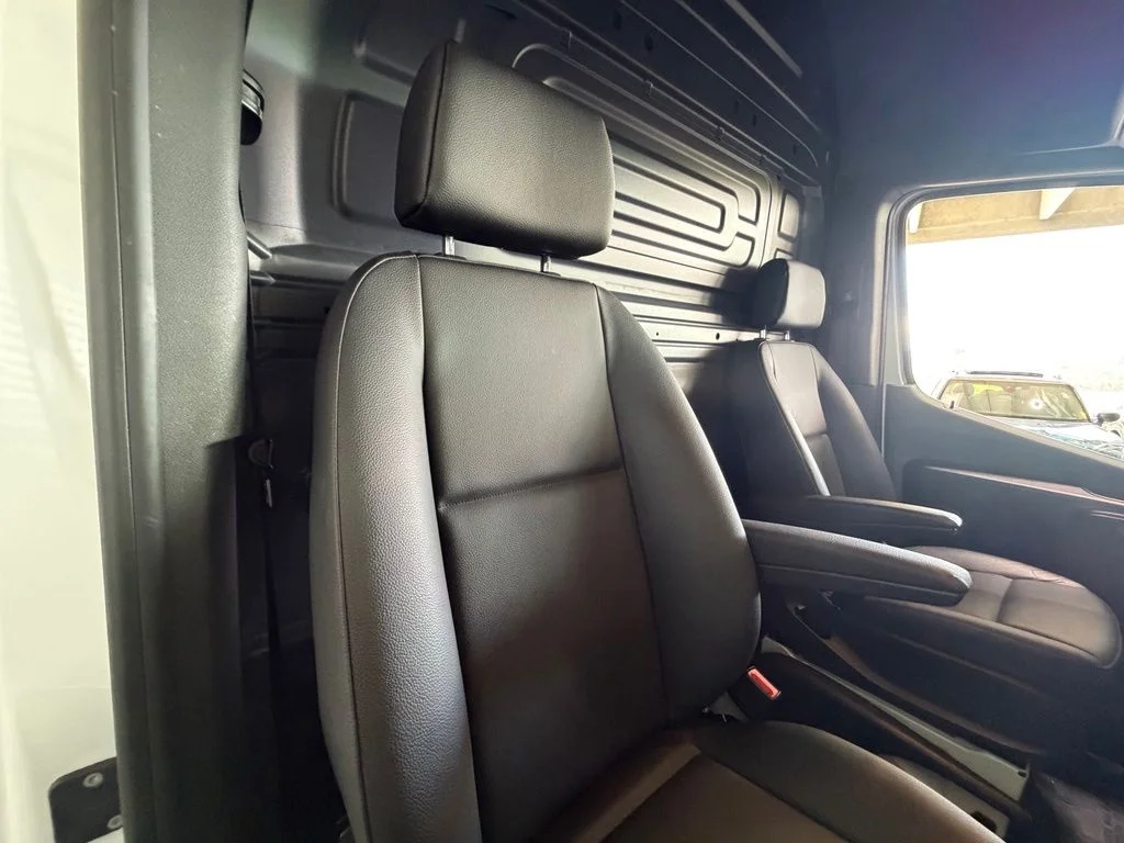 Used 2025 White Mercedes-Benz Cargo 170 WB image 33