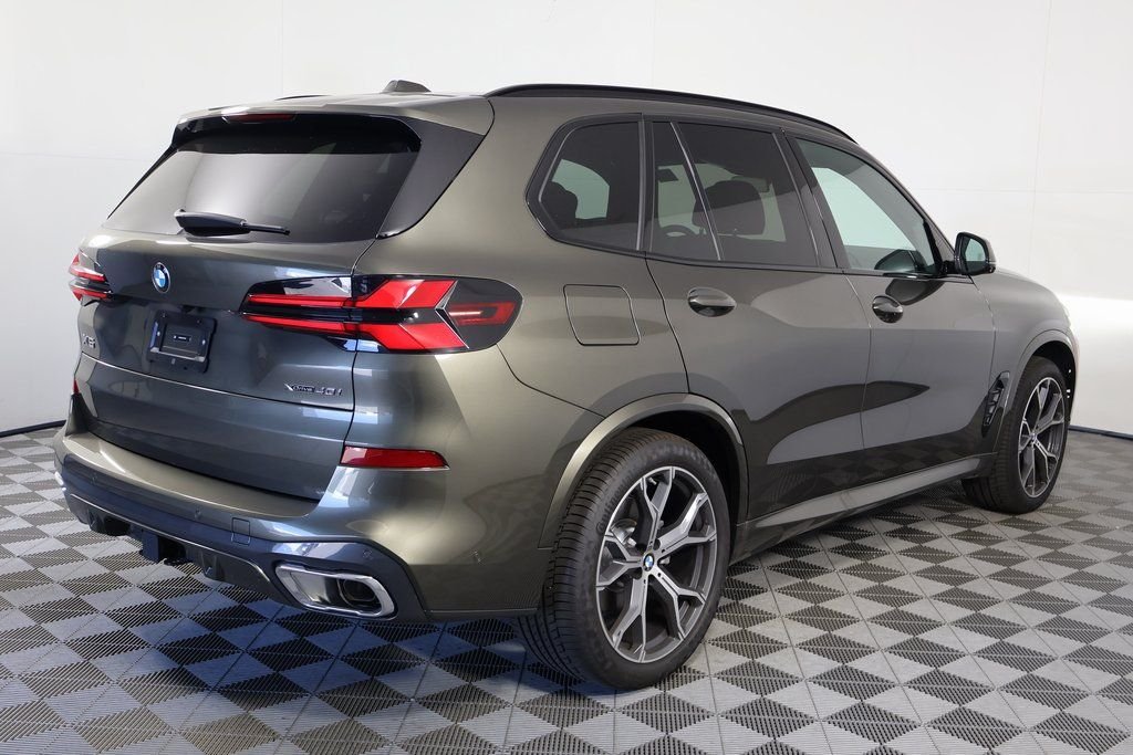 New 2026 Manhattan Green Metallic BMW xDrive40i image 2