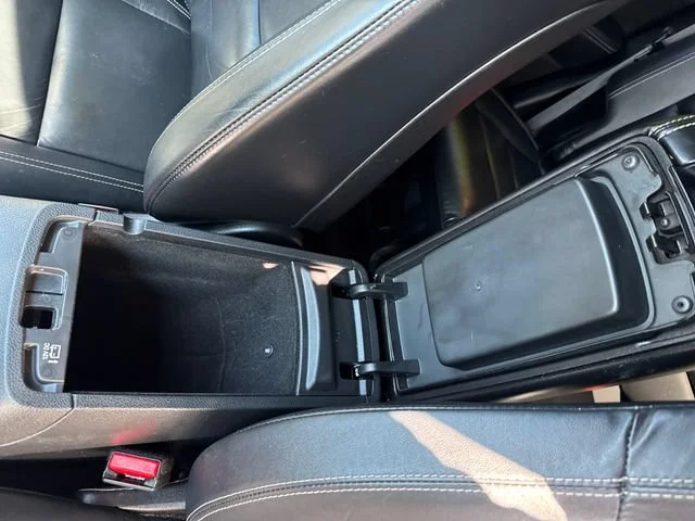 Used 2017 Diamond Black Crystal Pearlcoat Jeep Limited image 22