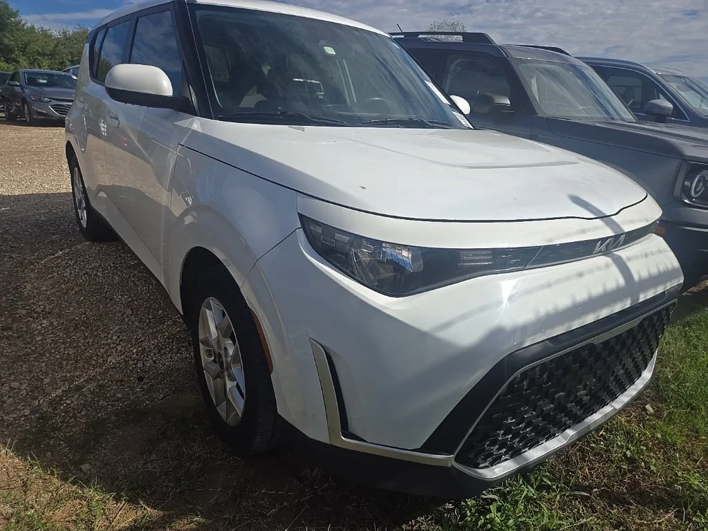 Used 2024 White Kia LX image 5