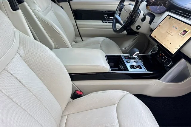 Used 2023 White Land Rover Autobiography image 16