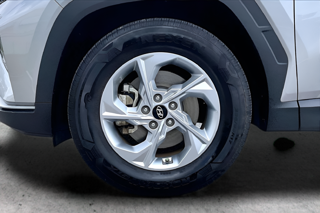 Used 2022 Silver Hyundai SEL image 34